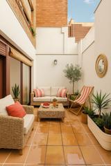 Ground floor  Carrer de badalona. Piso reformado a estrenar