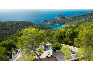 Maison  N/a. Impresionante villa en la ladera con vistas panorámicas al mar y