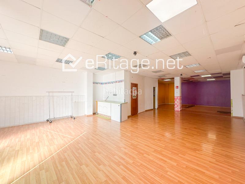 Foto 95b536f2-e425-4692-ab88-65cfff41ba9a. Local comercial local en venta, finca joven y con múltiples posibilidades, no lo dejes pasar. en Sant Vicenç dels Horts
