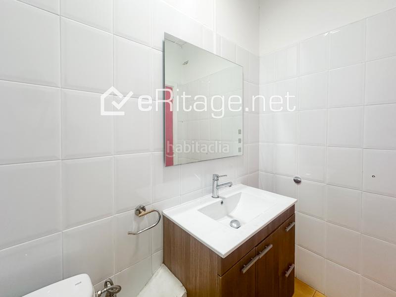 Foto f78d5024-fe34-48e4-bd34-70f967334ae7. Local comercial local en venta, finca joven y con múltiples posibilidades, no lo dejes pasar. en Sant Vicenç dels Horts