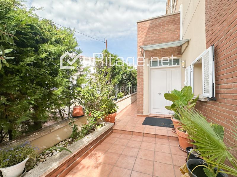 Foto b8f4a970-7e24-4e5b-87e1-f448d3e8b78b. Chalet con piscina in Martinica - Ateneu Cerdanyola del Vallès