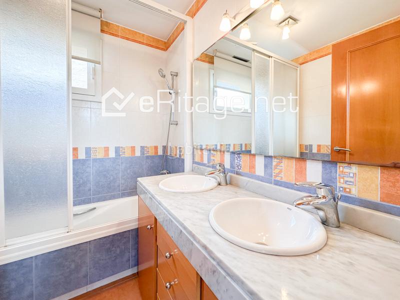 Foto d2f77dac-3c19-487d-b8f1-13d4a843536b. Chalet con piscina in Martinica - Ateneu Cerdanyola del Vallès