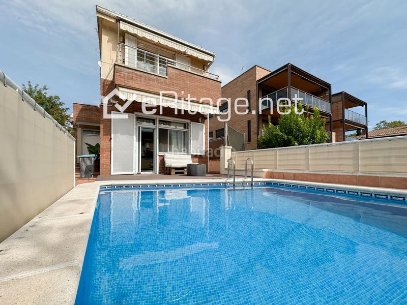 Foto e3018eb0-9379-4a9a-a771-b98ed1076152. Chalet con piscina in Martinica - Ateneu Cerdanyola del Vallès