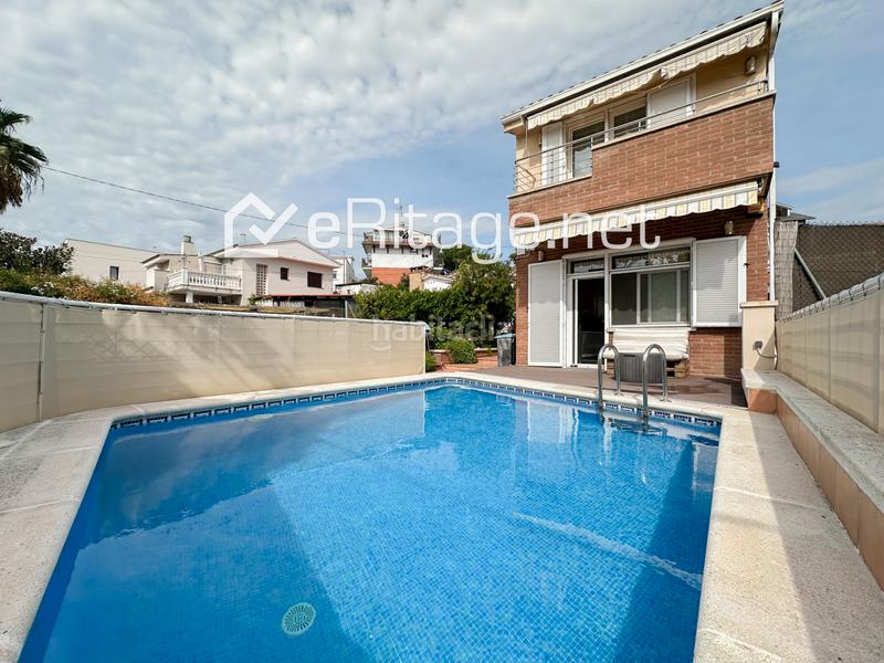 Foto ffca8a63-9906-4707-8c12-321b9a991aae. Chalet con piscina in Martinica - Ateneu Cerdanyola del Vallès