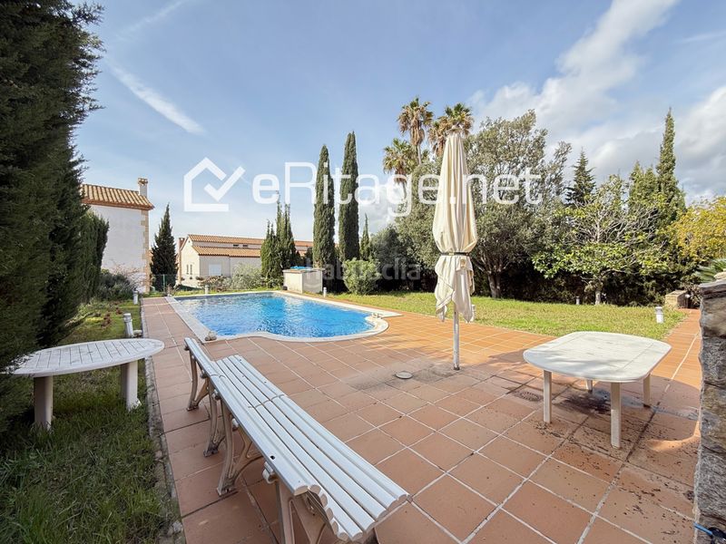 Foto f13d237f-3226-44fb-91c0-b25932ebb207. Xalet amb xemeneia aparcament piscina a Altafulla