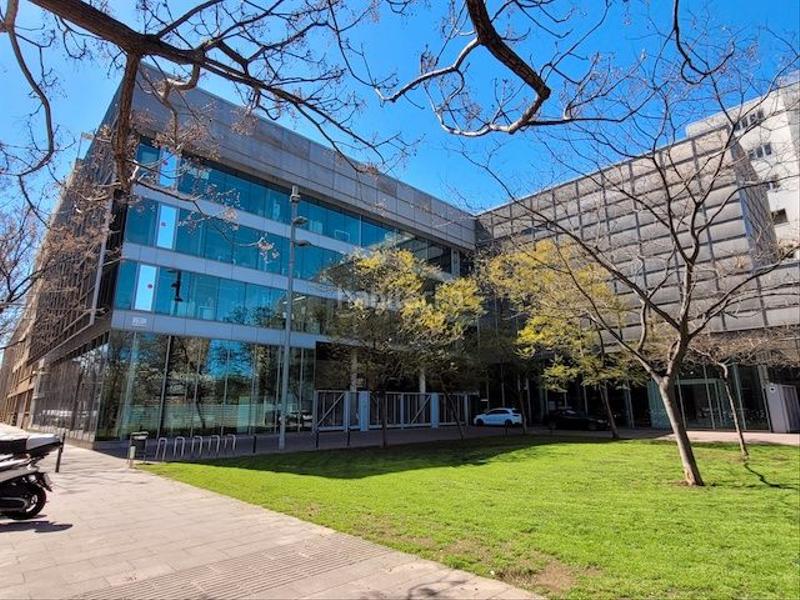 Foto 40c94b51-01de-4edb-b649-fb33cc0ac275. Lloguer oficina a carrer de la sèquia madriguera 16 a Barcelona