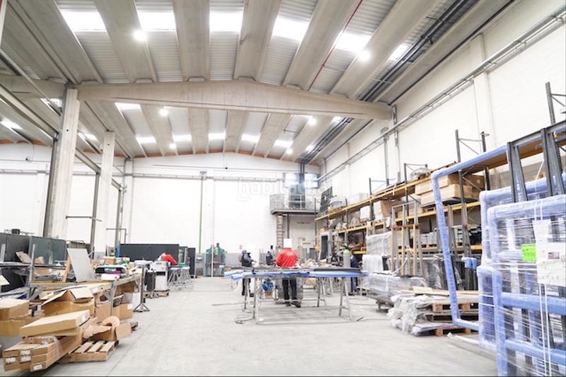 Foto 7f4f5cbb-af31-4e6c-bb0b-bb9165bb783d. Rent industrial building in carrer de miquel servet 33 in Gavà