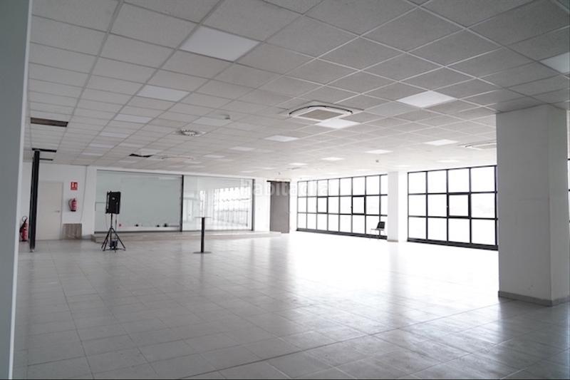 Foto 89c7c97d-1a5e-4cd7-9910-866baecca1de. Rent industrial building in carrer de miquel servet 33 in Gavà