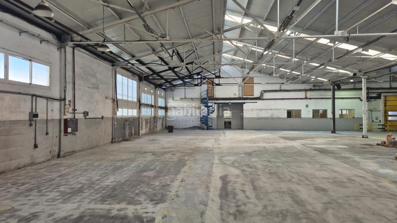 Foto 77a10015-e0d6-43e8-b187-46025b6ef994. Rent industrial building in carrer de saturn 34 in Terrassa