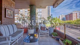 Appartement à Joc de la Bola - Camps d'Esports. Fantástico piso exterior de alto standing, de 140 metros con 4 h