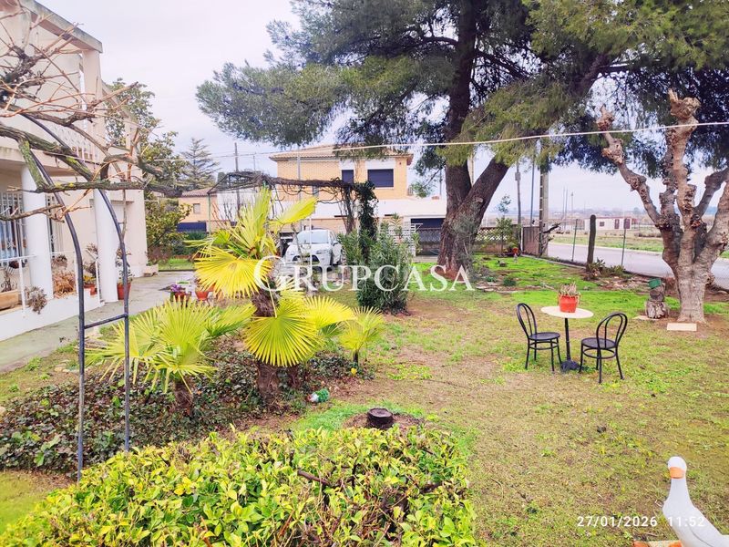 Foto 037554bb-75a8-4bf9-8c74-83d25042e454. Xalet amb aparcament a Alpicat