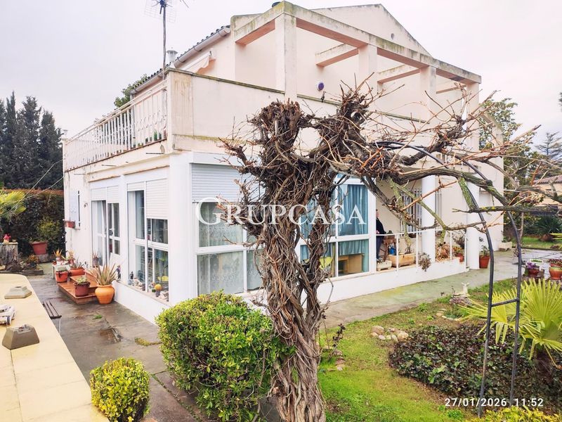 Foto 65984cfd-dfd0-4f5d-86cc-2531cb0e3688. Xalet amb aparcament a Alpicat