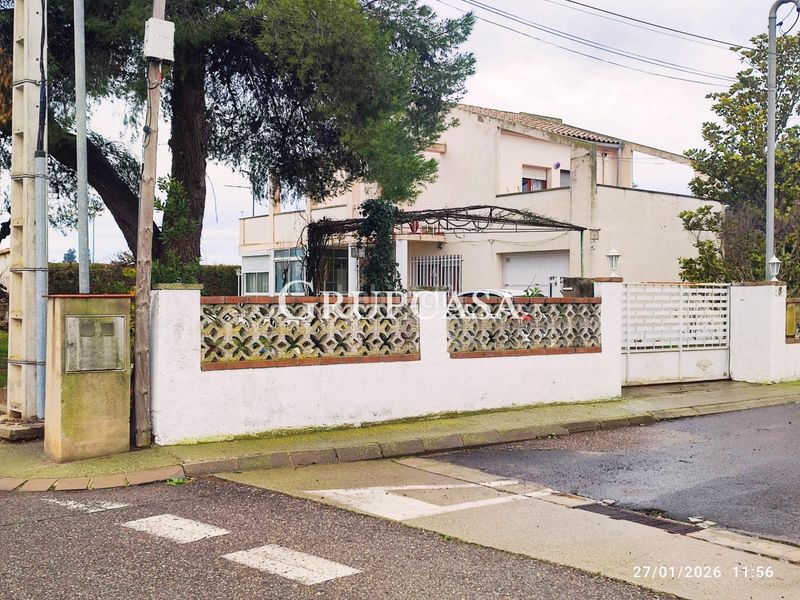 Foto a49f45b3-e648-4c10-9abb-80ec8421cd9f. Xalet amb aparcament a Alpicat