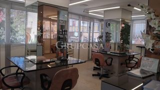 Lloguer Local Comercial a Príncep de Viana-Clot-Xalets Humbert Torres. Peluqueria   i   estetica
