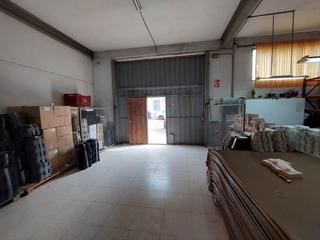 Nau industrial a San Crispín. Nave bien ubicada en carrús