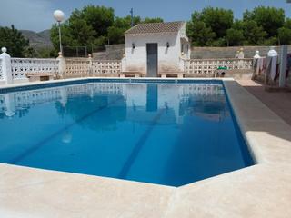 Xalet a Crevillente. Excelente chalet con piscina en zona trasvase