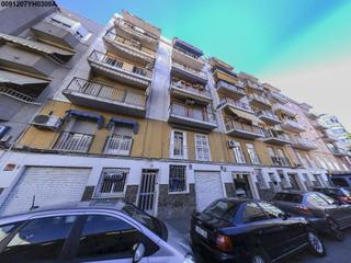 Local commercial à San Crispín. Local en venta en elche