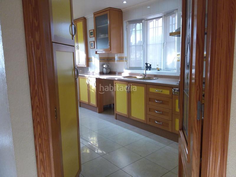 Foto fc348750-cb7c-4699-81d1-a0da0271c6d3. Casa a schiera con parcheggio in Jubalcoi Elche / Elx