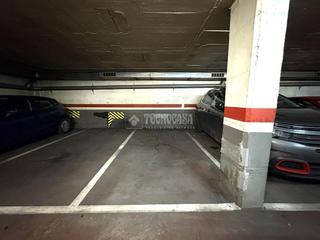 Aparcament cotxe a Horta. Boxplaza de garaje en venta en barcelona