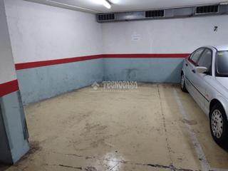 Aparcament cotxe a Tur de la Peira. Boxplaza de garaje en venta en barcelona