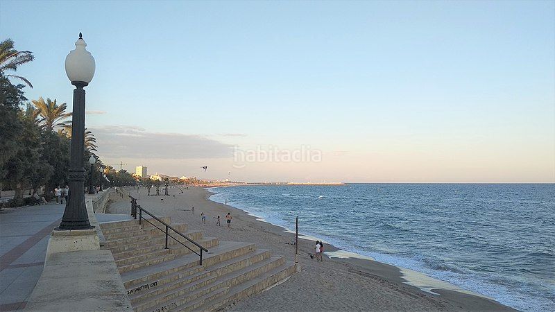 Foto a0abe7dc-4d43-4305-9055-9b0bb2a01541. Xalet amb calefacció aparcament piscina a Coma-ruga platja Coma-ruga