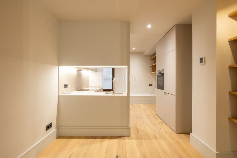 Foto de450f32-b3f0-49fd-9a02-0ec52d25d5ff. Flat in entença 12 in Sant Antoni Barcelona