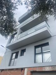 Pis  Can sabat. Edificio  de obra nueva en construcción, en gélida