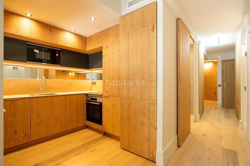 Foto 879ace9a-471d-4ac7-8688-d719c63cd32f. Piso  a reformar en la calle parís, .. en La Nova Esquerra de l´Eixample Barcelona