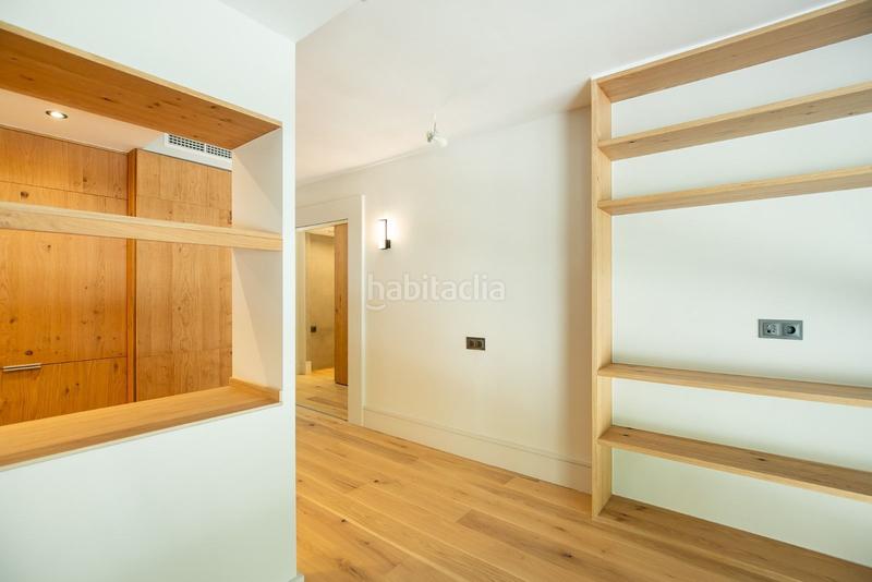 Foto b4b8d290-0925-4037-8e57-f4e64f798219. Piso  a reformar en la calle parís, .. en La Nova Esquerra de l´Eixample Barcelona