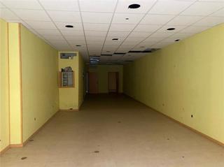 Locale commerciale in Sis