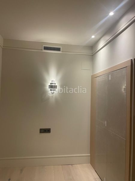 Foto b2171ab9-84ca-4af8-afc7-fd40a8ce7b56. Ufficio con riscaldamento in Sagrada Família Barcelona
