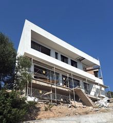 Casa  E les penyes d’en castellví. Vivienda unifamiliar de obra nueva en construcción en molins de