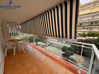Apartamento  Calle valls. Apartamento con parking opcional  5 min. playa.
