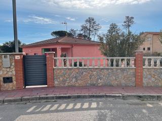 Chalet  N/a. Casa en zona tranquila para entrar a vivir.