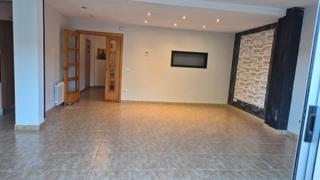 Planta baixa  Carrer extremadura. Planta baja de 4 dormitorios.