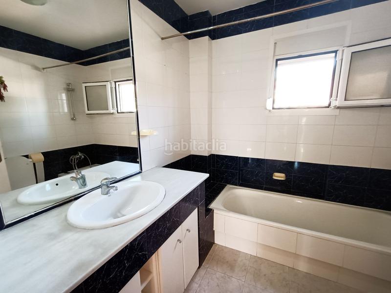 Foto bec54f88-3b39-4ca3-9d1d-436855d5b720. Casa amb piscina a Sierra Helada Benidorm