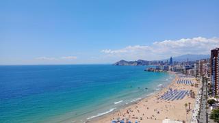 Pis a Playa Levante. Amplio piso de esquina con terraza abierta  y vistas espectacula