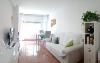 Apartament a Levante Alto. Apartamento reformado con terraza acristalada en zona levante.