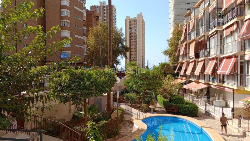 Foto c32940fd-0bf0-4de6-9507-014240071e57. Apartament amb piscina a Playa Levante Benidorm