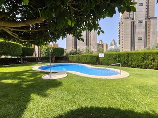 Piso en Levante Alto. Piso con 2 dormitorios y vistas al mar y benidorm en zona levant