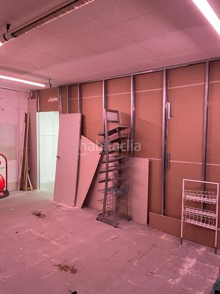 Foto ae091fca-1e03-45d7-bd14-6683f95d02d8. Lloguer local comercial a Rosselló