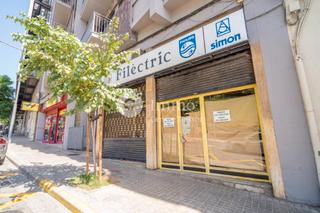 Locale commerciale in Carrer Salmeron 12