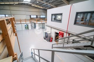 Affitto Capannone industriale  Carrer alcarràs. Nau industrial de 2.750 m² amb oficines i excel·lents instal·lac