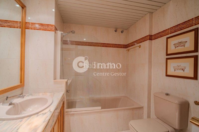 Foto b5637fe4-1254-47db-91d5-0991bf182a13. Pis amb calefacció aparcament piscina a Joc de la Bola - Camps d'Esports Lleida