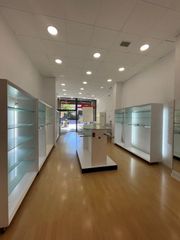 Alquiler Local Comercial  Gran passeig de ronda. Local comercial con calefacción y aire acondicionado
