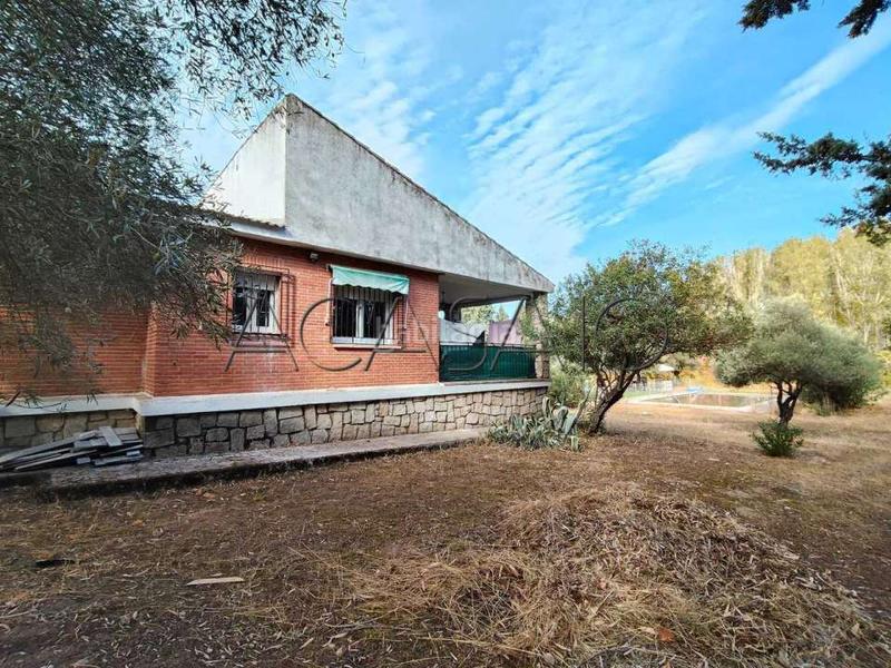 Foto fc0860b1-23ce-459e-b35a-f9088891289f. Casa amb calefacció aparcament piscina a Casar de Escalona (El)