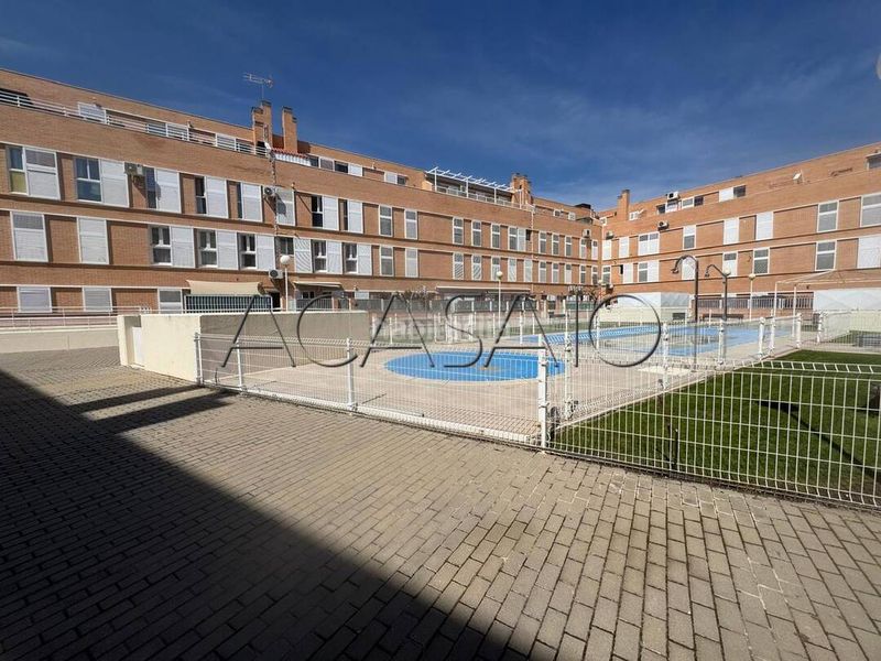 Foto 3c5ec6fc-254e-4e91-a886-8a591f941f3f. Pis amb calefacció aparcament piscina a Parque Manuel de Vega-Carretera de Ugena Illescas