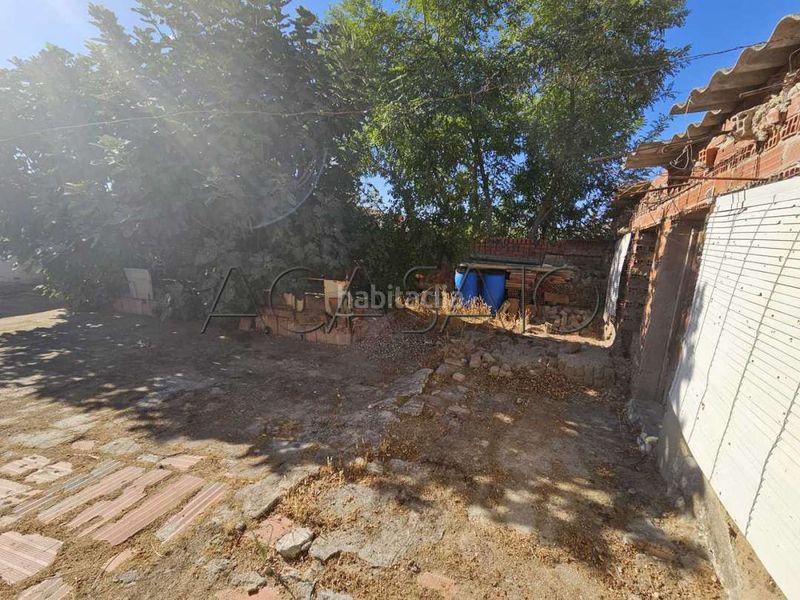 Foto 25b56c5b-d8b6-4070-a150-81f7c5660060. Casa adossada a Cobeja