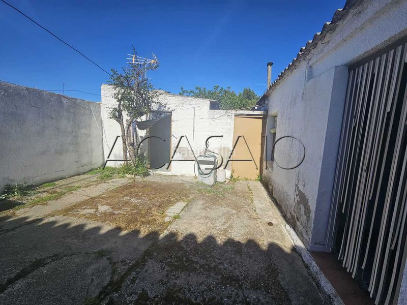 Foto aaf75a0e-db10-47d9-af5e-69de228d01f3. Casa adossada a Cobeja