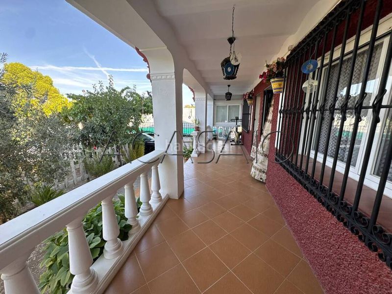 Foto 413866e1-e8c4-4e39-a93d-b1a5d0b0eb65. Casa amb aparcament a Yuncos